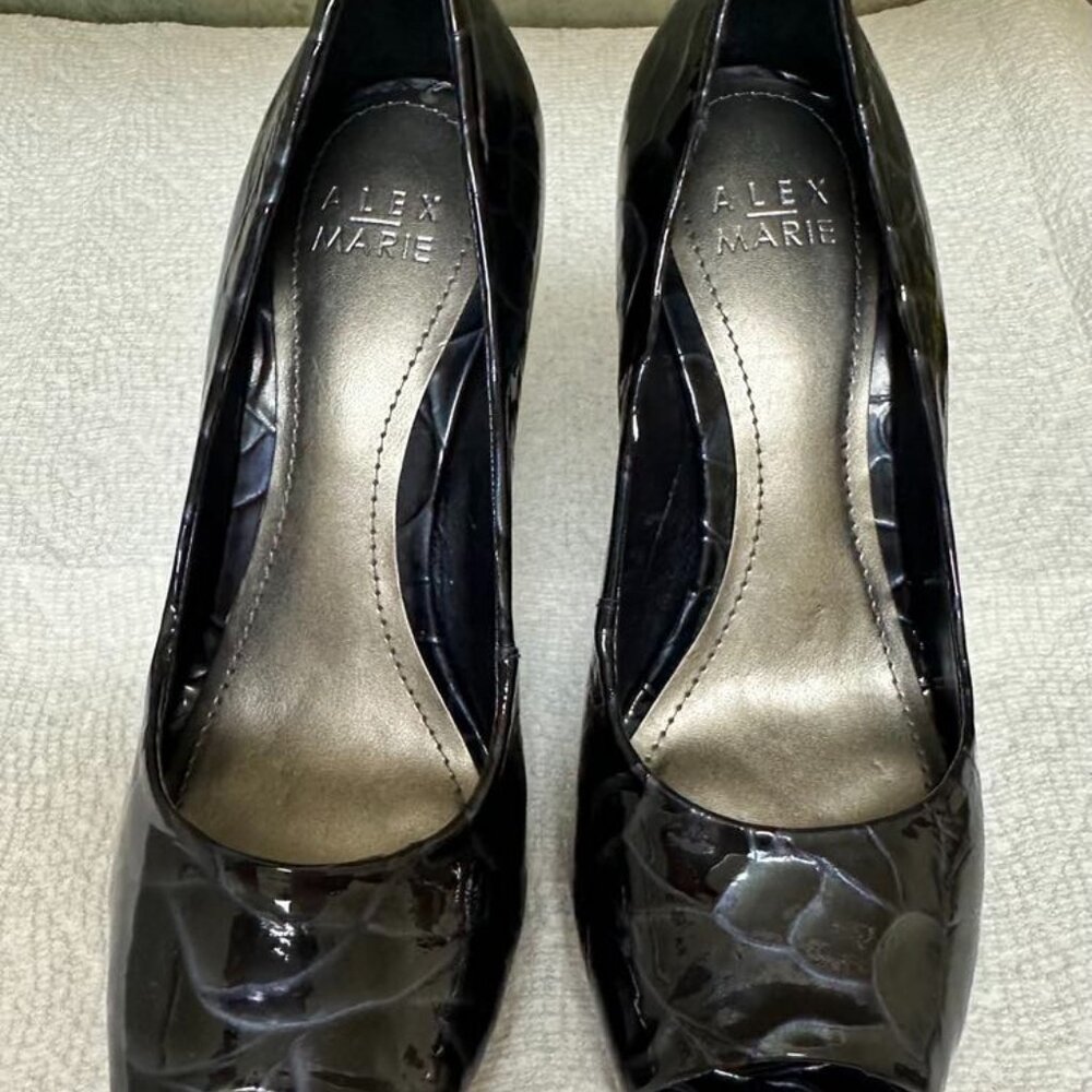 ALEX MARIE HEELS PATENT PEEPTOE BLACK AND BLUE 7 M